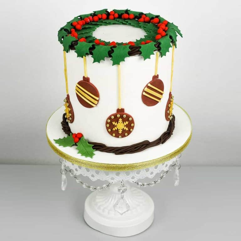 Easy Christmas Cake Decoration