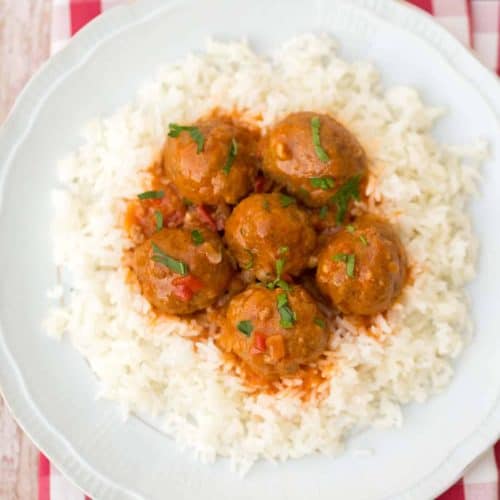 Beef Meatballs With Tomato Sauce and Rice